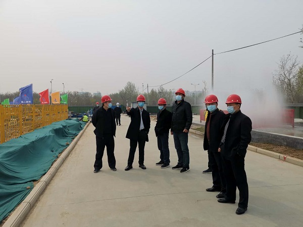 总经理祝建明一行在现场视察指导.jpg 总经理祝建明一行在现场视察指导.jpg