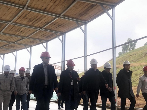 业主领导、平博足球_平博（中国）董事、副总经理崔向军莅临现场参观（从左至右依次为：崔向军、李耀和、王强、王国忠、韩华锋）.jpg