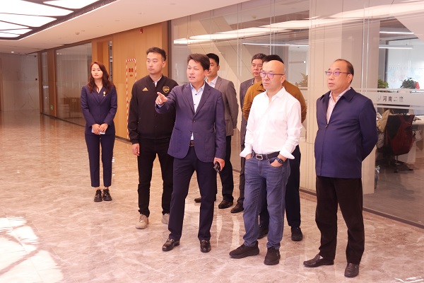 参观平博足球_平博（中国）19楼办公区.jpg